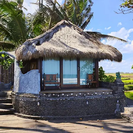 Beachfront Villa Nixie And The Sea Tabanan